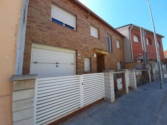 Foto 2 de Casa en venta en Sant Vicenç dels Horts de 4 habitaciones con garaje y calefacción