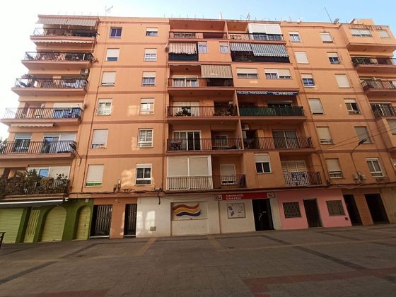 Foto 1 de Piso en venta en Vall d´Uixó (la) de 4 habitaciones con balcón
