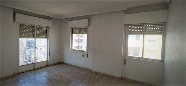 Foto 2 de Piso en venta en Hellín de 3 habitaciones con balcón