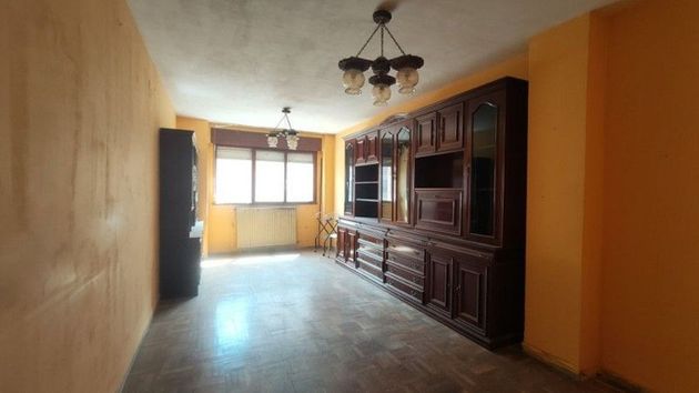 Foto 2 de Piso en venta en La Vega - Oteruelo de 3 habitaciones con calefacción y ascensor