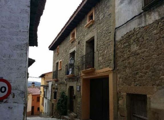 Foto 2 de Pis en venda a Santa Eulalia de Gállego de 4 habitacions amb garatge