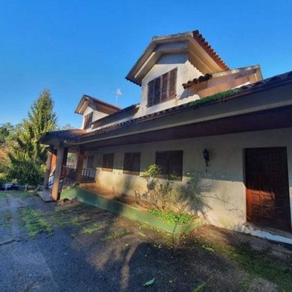 Foto 1 de Casa en venda a Gondomar de 8 habitacions amb piscina i garatge