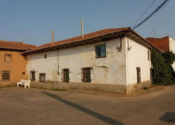 Foto 1 de Casa en venda a Cebrones del Río de 3 habitacions amb garatge
