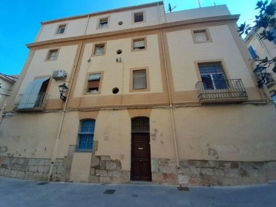 Foto 1 de Piso en venta en Centre - Tortosa de 3 habitaciones con terraza y aire acondicionado