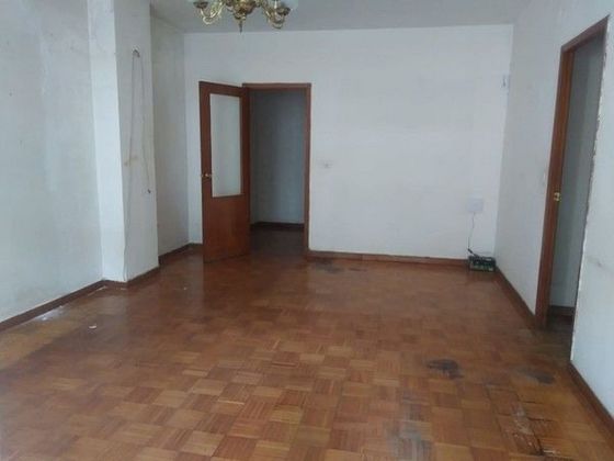 Foto 2 de Venta de piso en Ribadavia de 2 habitaciones con ascensor