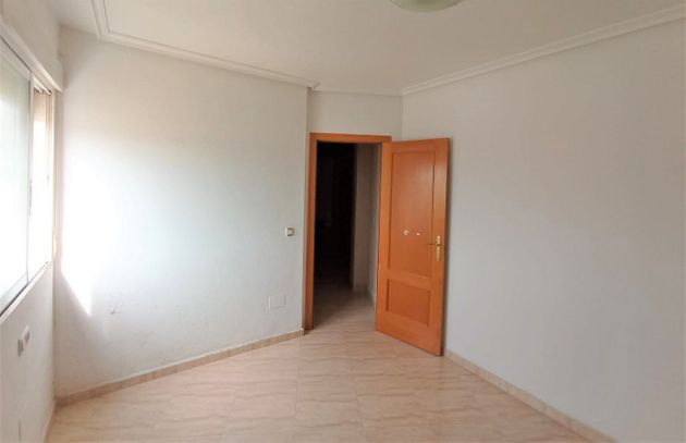 Foto 2 de Piso en venta en San Pedro del Pinatar de 3 habitaciones con balcón