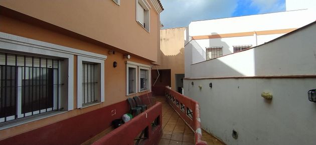 Foto 2 de Casa en venda a La Línea de la Concepción ciudad de 2 habitacions i 75 m²