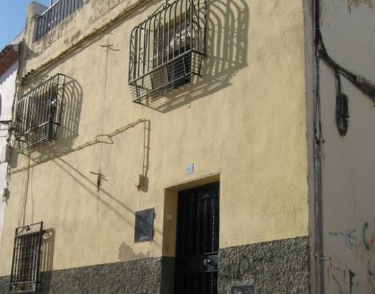 Foto 1 de Venta de casa en Ctra. Circunvalación - La Magdalena de 3 habitaciones y 137 m²