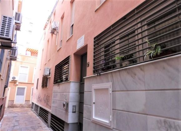 Foto 1 de Venta de piso en Centro - Almería de 3 habitaciones con ascensor