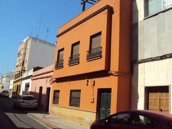 Foto 1 de Casa en venda a Centro - Alcalá de Guadaira de 3 habitacions amb terrassa i garatge