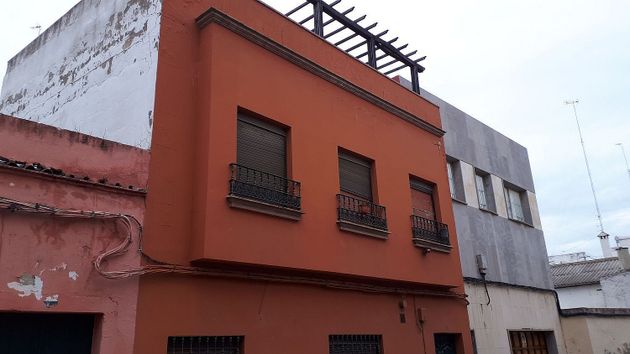Foto 2 de Casa en venda a Centro - Alcalá de Guadaira de 3 habitacions amb terrassa i garatge