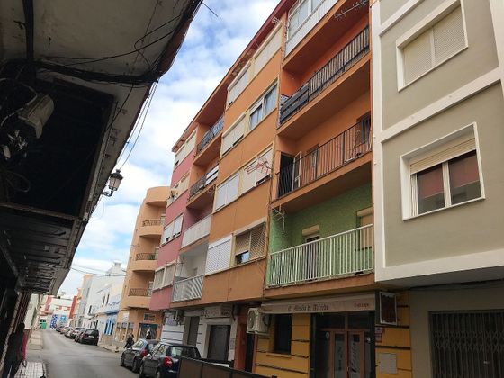 Foto 1 de Venta de piso en La Línea de la Concepción ciudad de 3 habitaciones y 68 m²