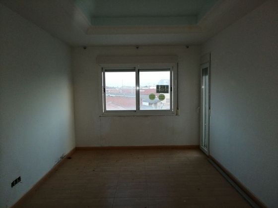 Foto 2 de Piso en venta en Pedro Muñoz de 3 habitaciones con terraza y balcón