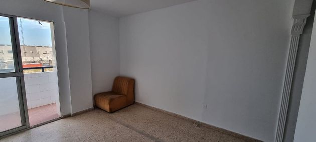 Foto 2 de Pis en venda a Centro - Doña Mercedes de 4 habitacions amb terrassa i aire acondicionat