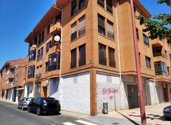 Foto 2 de Pis en venda a Valencia de Don Juan de 3 habitacions i 128 m²