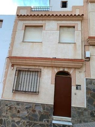 Foto 2 de Casa en venta en Adra de 3 habitaciones con terraza