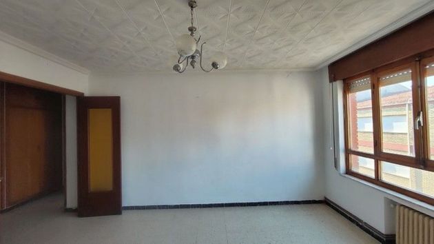 Foto 2 de Pis en venda a Bañeza (La) de 3 habitacions amb terrassa i calefacció