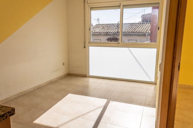 Foto 2 de Piso en venta en Olot de 2 habitaciones con terraza y aire acondicionado