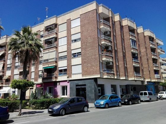 Foto 2 de Pis en venda a Almoradí de 4 habitacions amb balcó i ascensor
