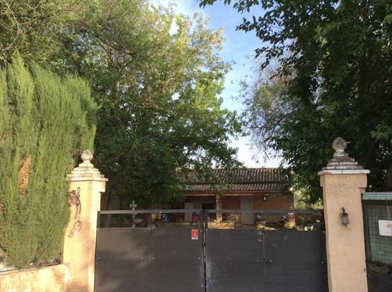 Foto 2 de Casa en venta en Linares de 3 habitaciones con piscina