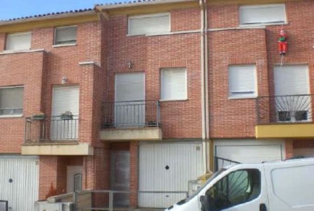 Foto 1 de Casa en venda a Cigales de 3 habitacions amb garatge i balcó