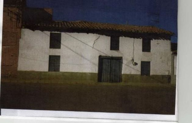 Foto 1 de Venta de casa en Roperuelos del Páramo de 2 habitaciones y 60 m²