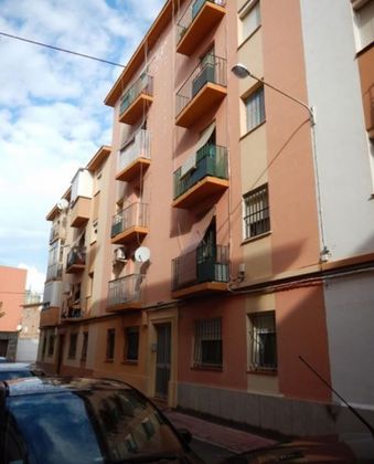 Foto 1 de Venta de piso en La Línea de la Concepción ciudad de 2 habitaciones con terraza