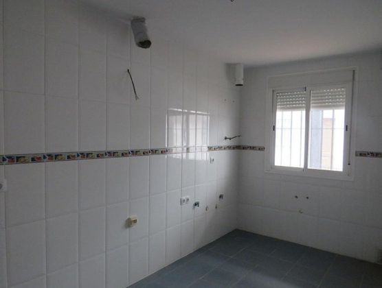 Foto 2 de Venta de piso en Puerto Serrano de 2 habitaciones con garaje y ascensor
