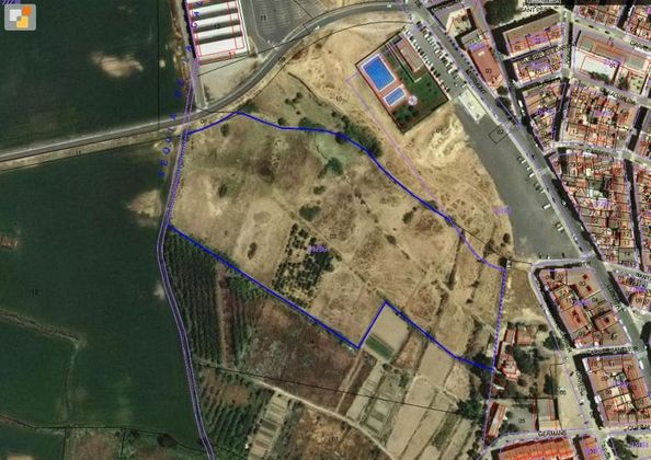 Foto 1 de Venta de terreno en Joc de la Bola - Camps d'Esports - Ciutat Jardí - Montcada de 35487 m²