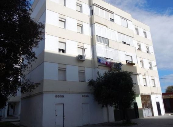 Foto 1 de Venta de piso en La Línea de la Concepción ciudad de 3 habitaciones y 98 m²