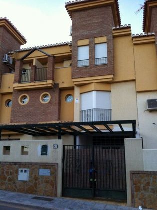 Foto 2 de Casa en venda a Ogíjares de 3 habitacions amb terrassa i garatge