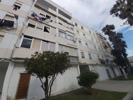 Foto 2 de Venta de piso en La Línea de la Concepción ciudad de 3 habitaciones y 98 m²