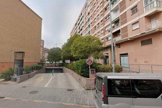 Foto 2 de Piso en venta en Artigas - Llefià de 2 habitaciones con balcón y ascensor