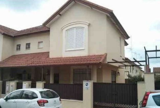 Foto 1 de Casa en venda a Bollullos de la Mitación de 3 habitacions amb garatge i aire acondicionat