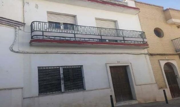 Foto 1 de Venta de casa en Lebrija de 4 habitaciones con terraza