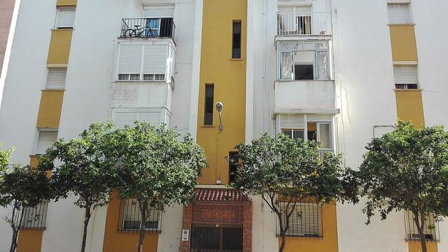 Foto 1 de Venta de piso en La Línea de la Concepción ciudad de 3 habitaciones con calefacción