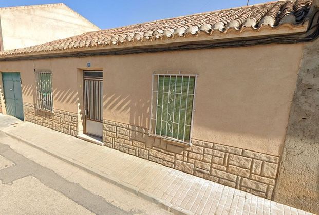 Foto 1 de Venta de casa en Argamasilla de Alba de 3 habitaciones y 215 m²