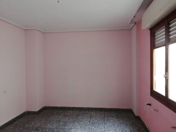 Foto 2 de Pis en venda a Villarrobledo de 4 habitacions amb balcó