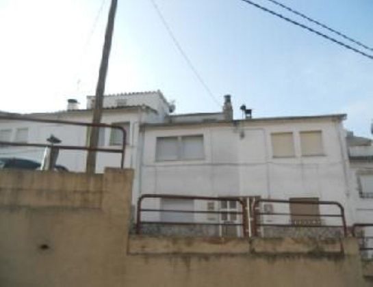 Foto 1 de Venta de casa en Barris de l'Est de 3 habitaciones con terraza y garaje