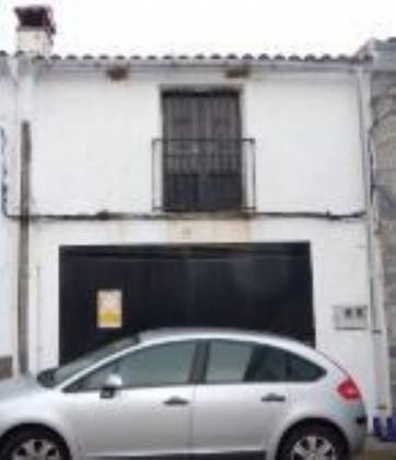 Foto 1 de Venta de casa en Valencia de Alcántara de 3 habitaciones y 90 m²