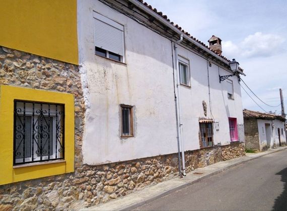 Foto 1 de Venta de casa en Santibáñez de la Peña de 3 habitaciones y 156 m²