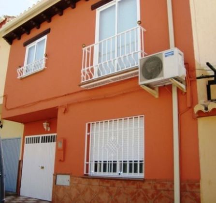 Foto 1 de Venta de casa en Zubia (La) de 3 habitaciones y 105 m²