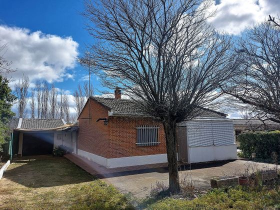Foto 1 de Xalet en venda a Robledillo de Mohernando de 2 habitacions amb terrassa i garatge