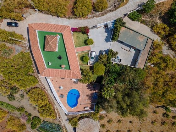 Foto 2 de Chalet en venta en Frigiliana de 11 habitaciones con terraza y piscina