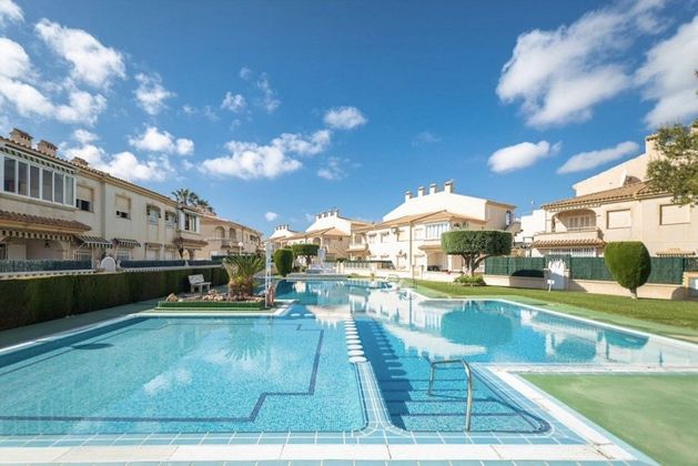 Foto 1 de Dúplex en venta en Nueva Torrevieja - Aguas Nuevas de 2 habitaciones con terraza y piscina
