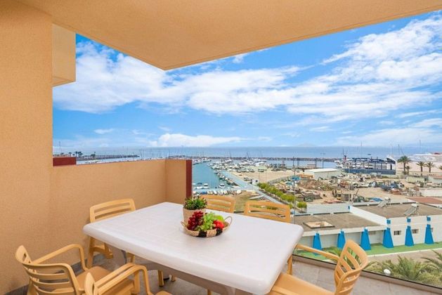 Foto 1 de Ático en venta en Playa de las Gaviotas-El Pedrucho de 2 habitaciones con terraza y piscina