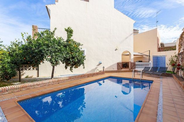 Foto 2 de Venta de casa en Urbanización Santa Rosa de 3 habitaciones con terraza y piscina