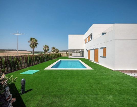 Foto 1 de Xalet en venda a Benijófar de 4 habitacions amb terrassa i piscina