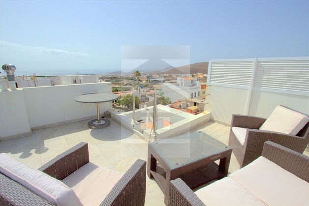 Foto 2 de Casa adossada en venda a calle Juan Martel Alvarado de 4 habitacions amb terrassa i balcó