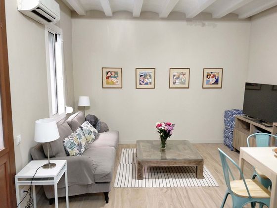 Foto 1 de Dúplex en venda a La Barceloneta de 2 habitacions amb mobles i balcó